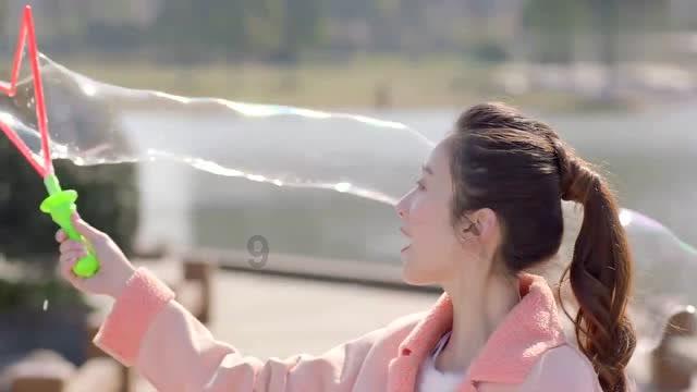 江苏68岁大妈丧子后遭上门讨债，洗碗10年替儿还债，她有多辛苦呢？游戏画面