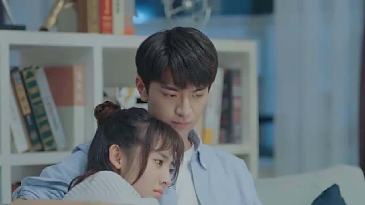 她每天到健身房锻炼,身材比例特别好,追求者也不少!