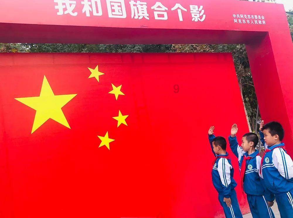 女子随地丢垃圾被路过小女孩捡起，还暴打小孩，你怎么看待不文明现象？