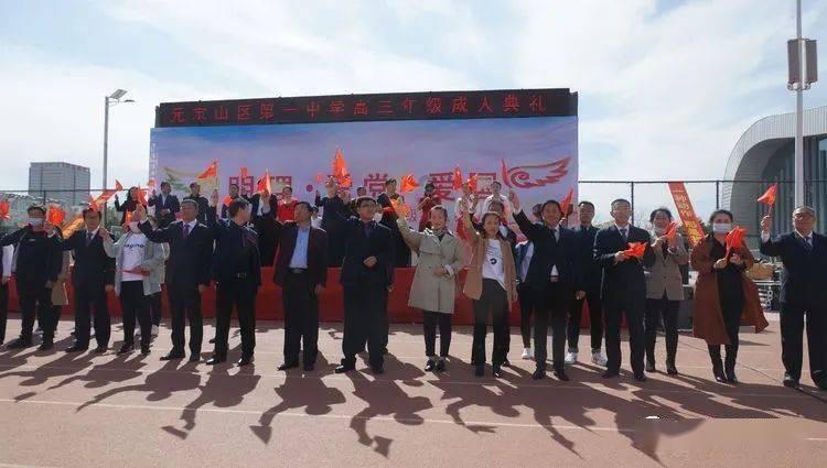 “人生导师”的乐嘉不再风光:时代抛弃你的时候,连招呼都不会打