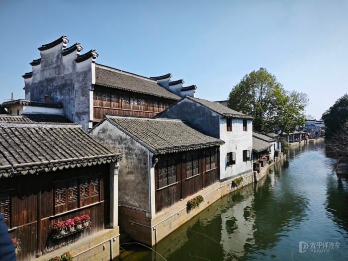 马斯克认为美国领导层正在积极推动非法移民